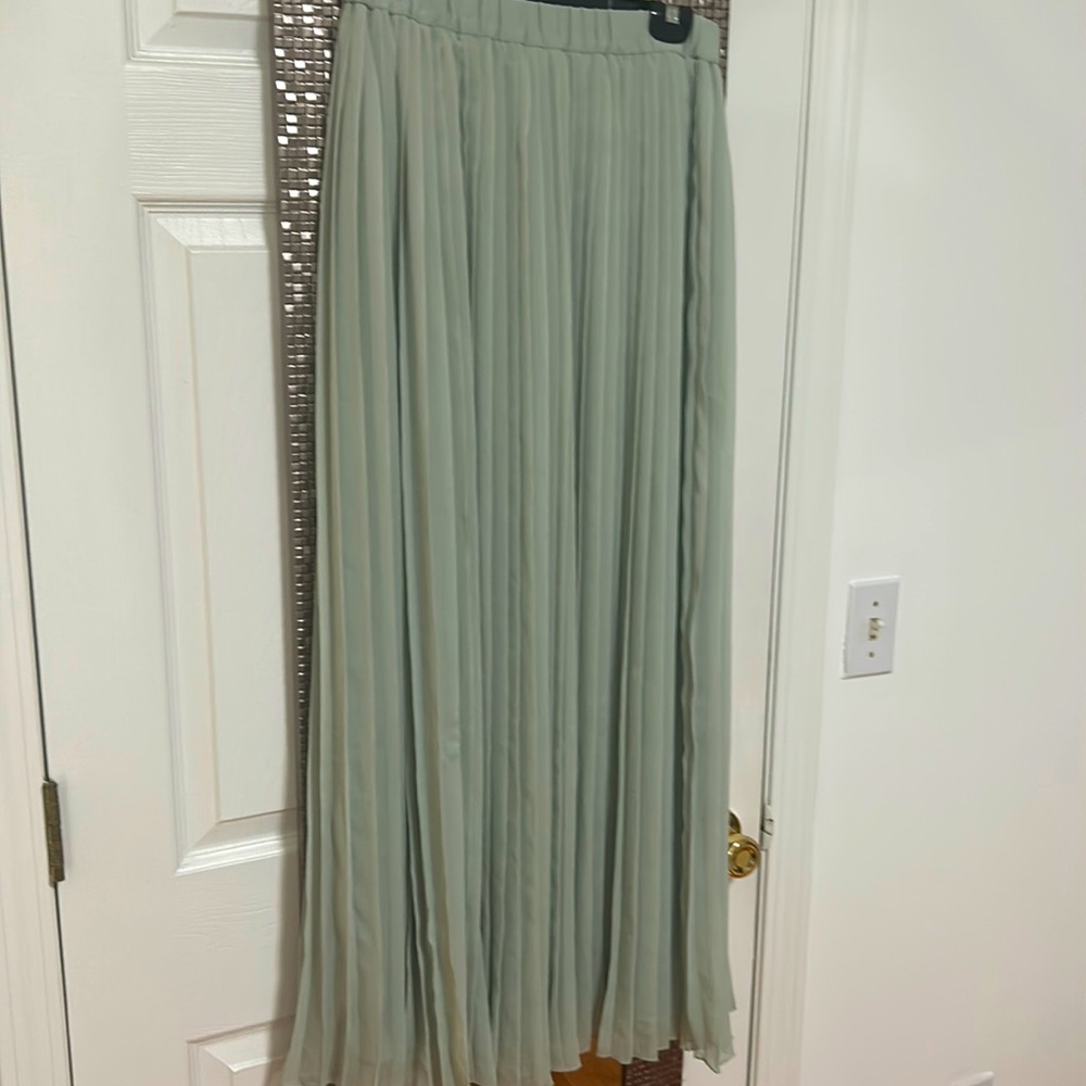 Pleated skirt